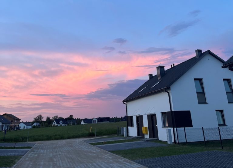 dom w zabudowie bliźniaczej tuchom